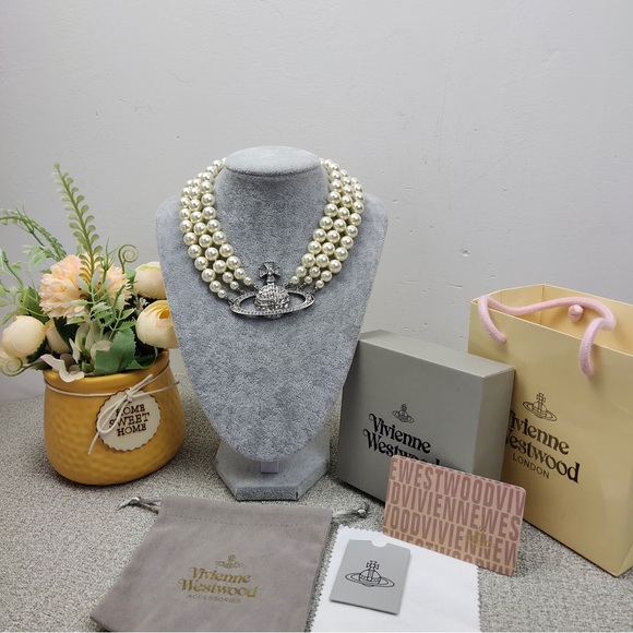 Vivienne Westwood Three Row Pearl Bas Relief Choker - Picture 2 of 6